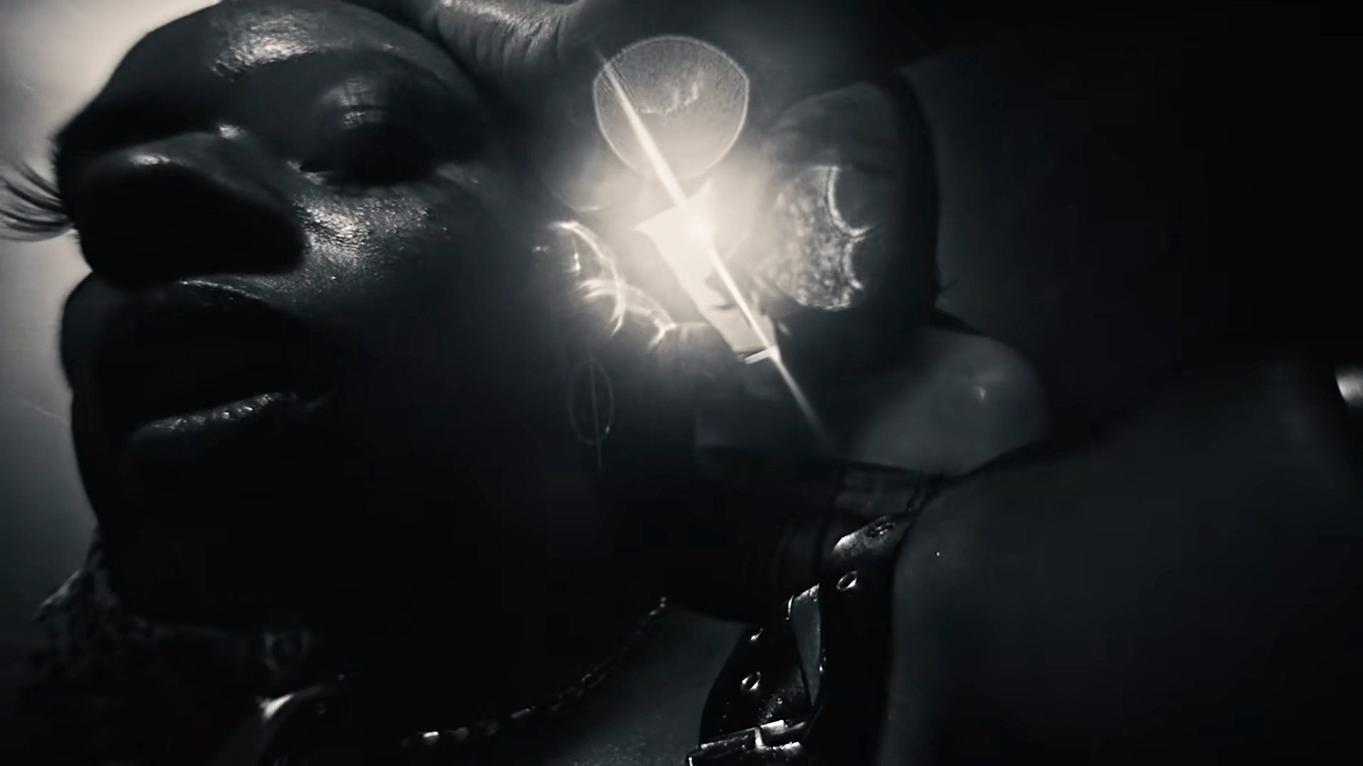 R&B Singer Alewya drops heavy afrobeat infused debut single "Sweating"
